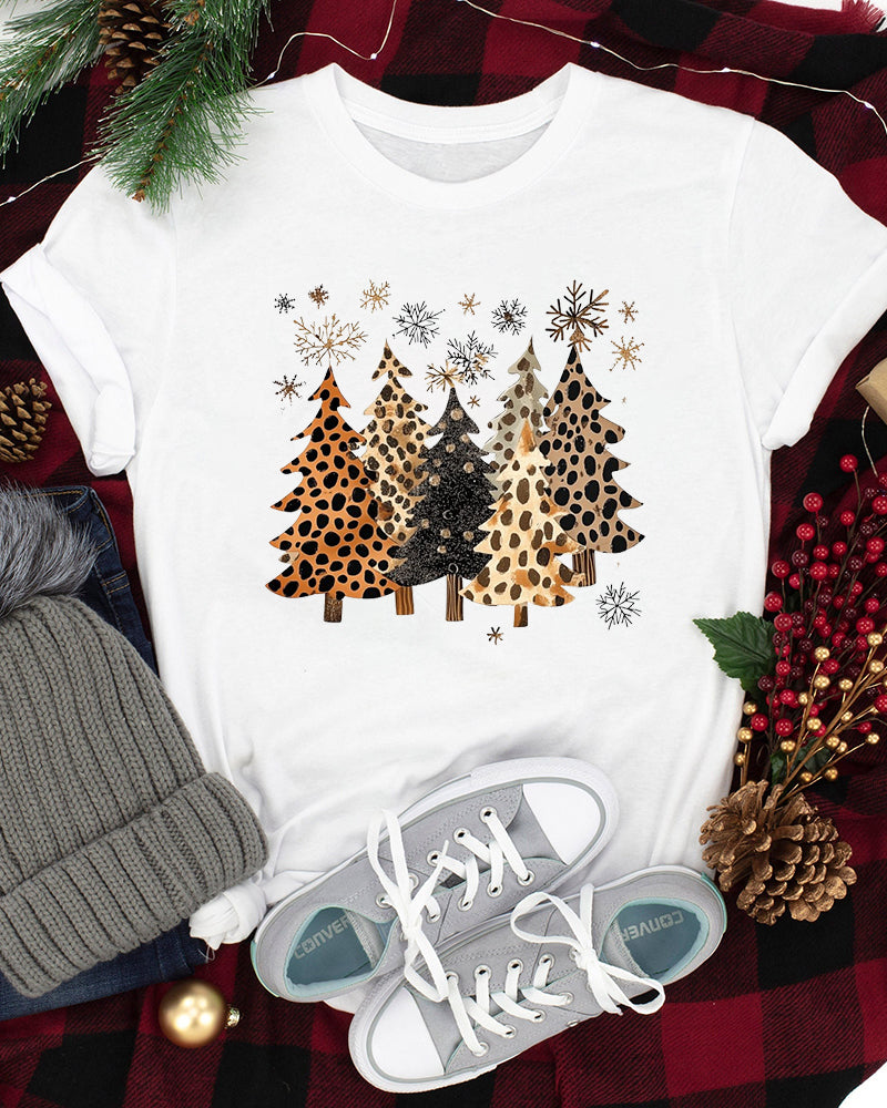 Annie | T-shirt met ronde hals en luipaardkerstboomprint